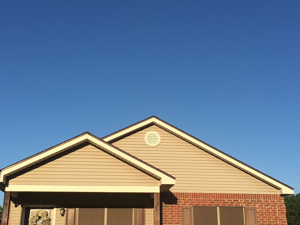 1st image of 211 Bottlebrush Ln