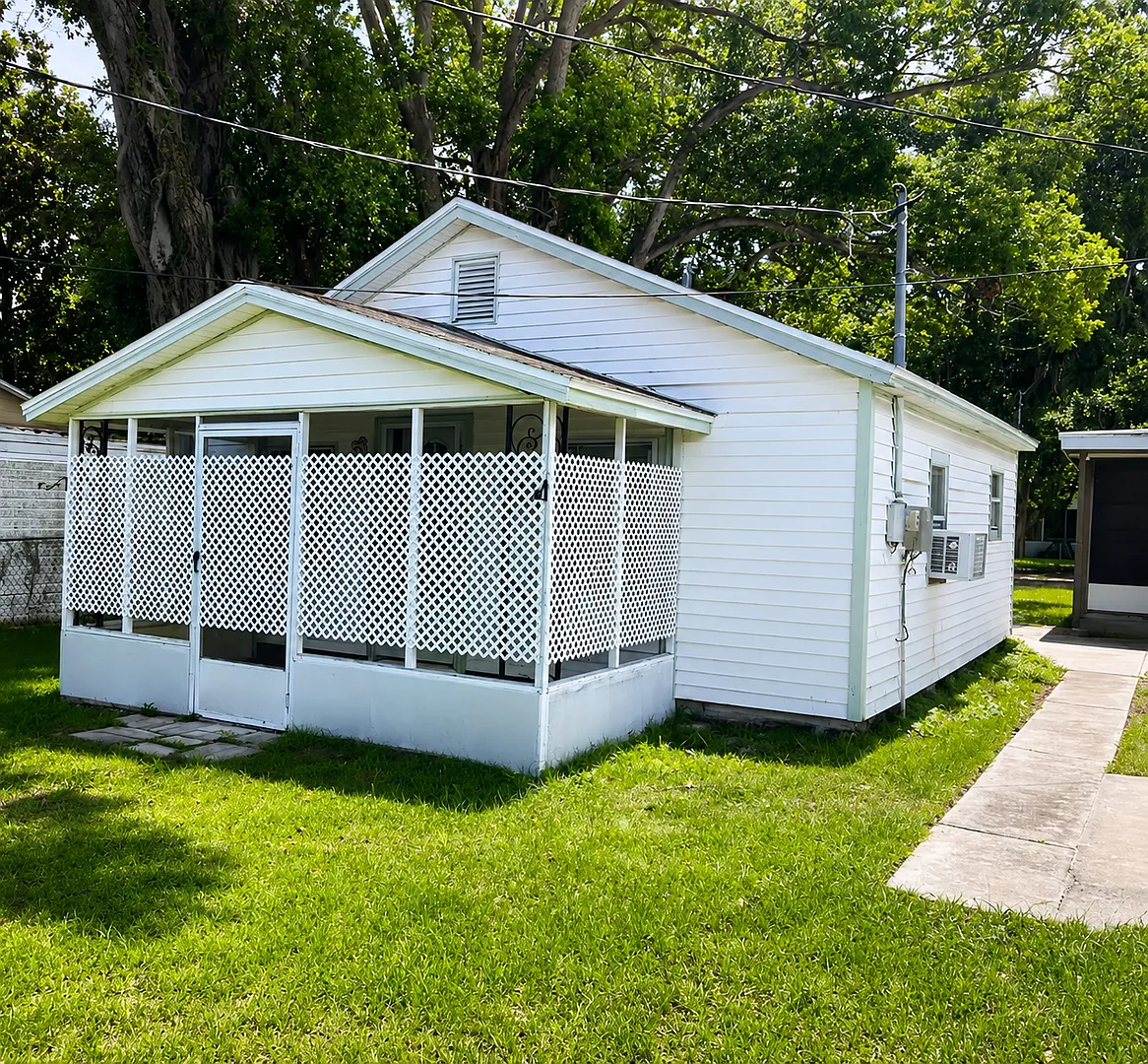 Stand-Alone 1BR Cottage Home Near Downtown Zephyrhills! — Photo 1