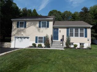 3824 Valleyview St, Mohegan Lake, NY 10547