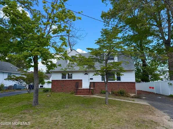 24 Berger Ave, Oakhurst, NJ 07755