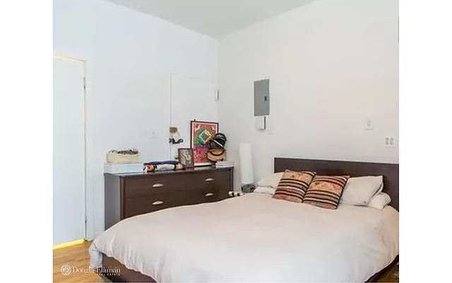 Rented by Douglas Elliman | media 17