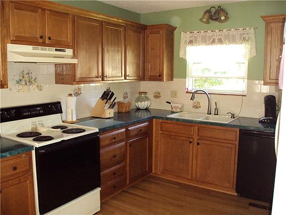 4th image of 909 Foxtail Dr