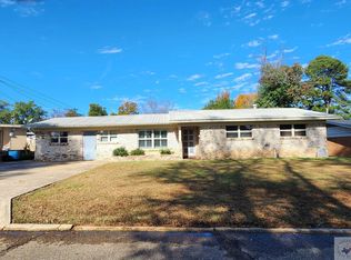 920 Mimosa Dr, Wake Village, TX 75501