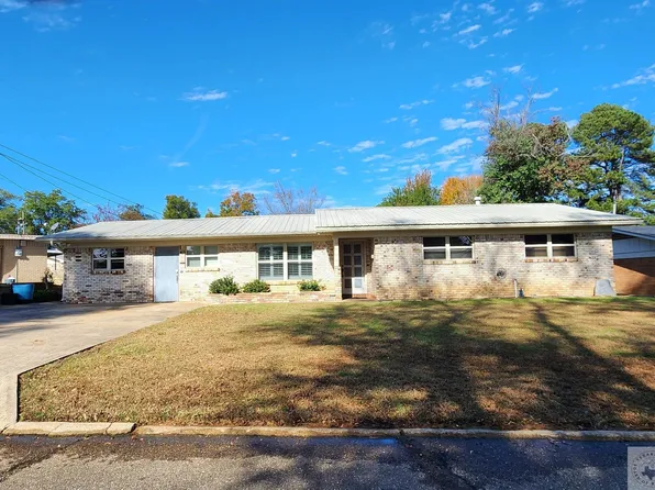 920 Mimosa Dr, Wake Village, TX 75501