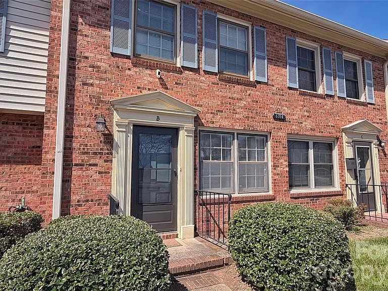 6314 Old Pineville Rd #B — Photo 1