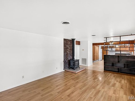 5th image of 383 Vernon St