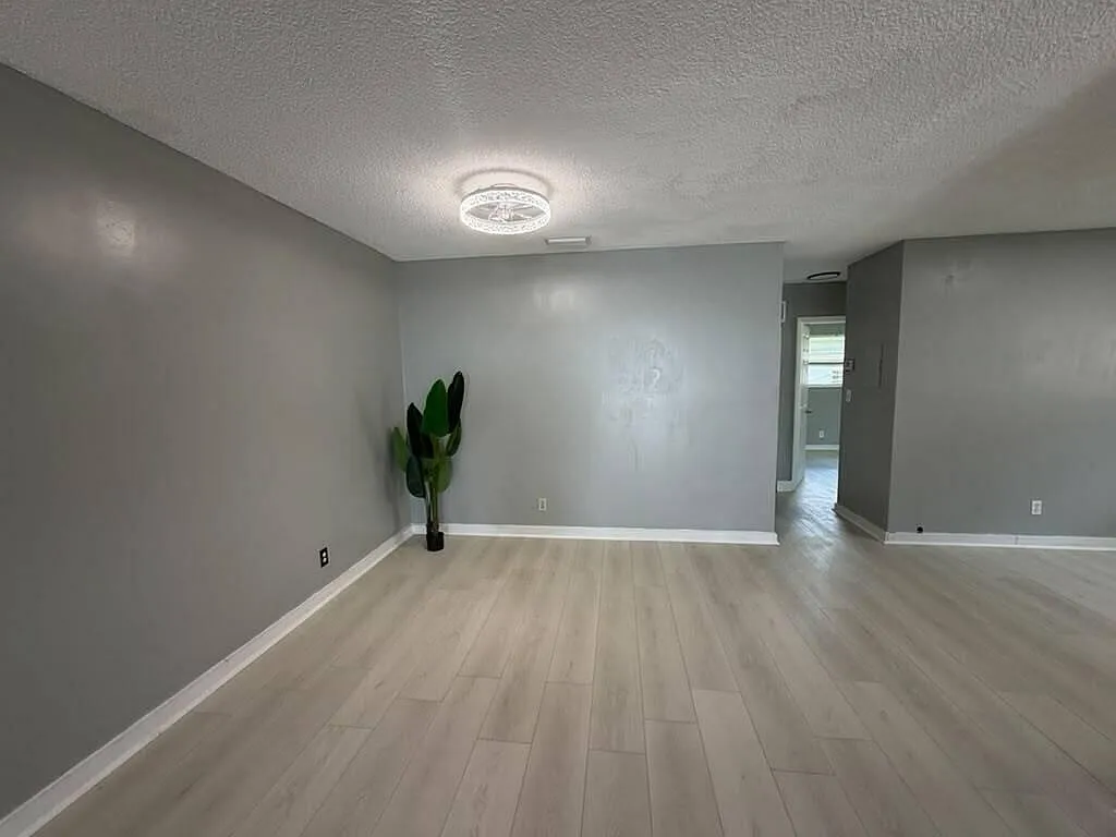 3 bed, 2.0 bath, 1200 sqft, $2,590 — Photo 3
