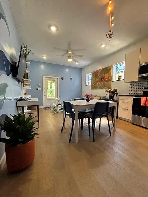8220 NE 1st Pl — Photo 3