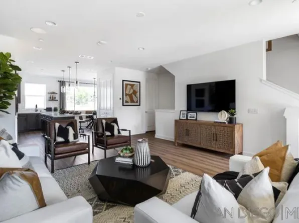 2218 S Ava Gln #905, Escondido, CA 92025