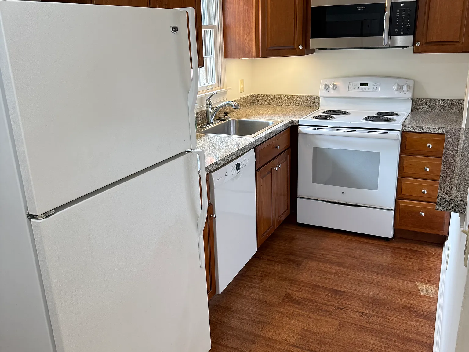 1 bed, 725 sqft, $1,850 — Photo 2