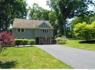 10 Midway Rd, Chestnut Ridge, NY 10977