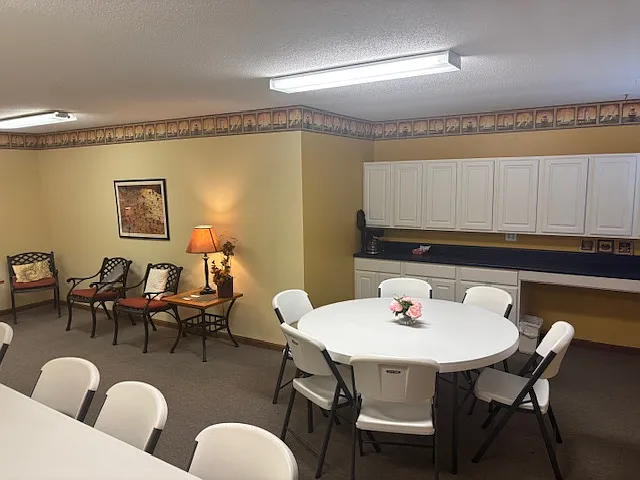 Sunset Cove Apartments — Photo 14