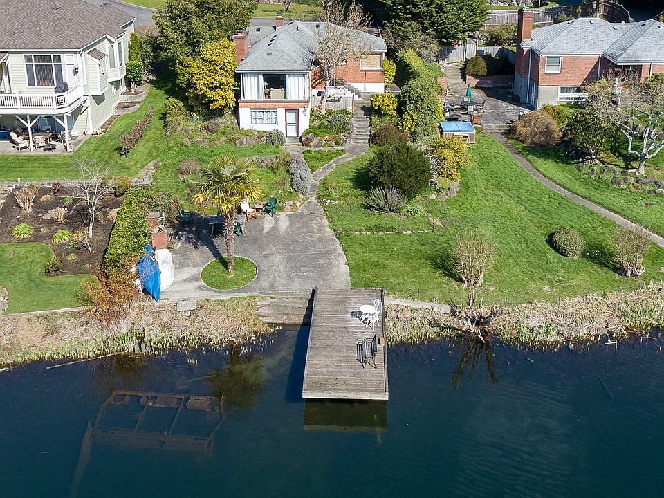Lovely no bank waterfront and a huge dock for your enjoyment.
