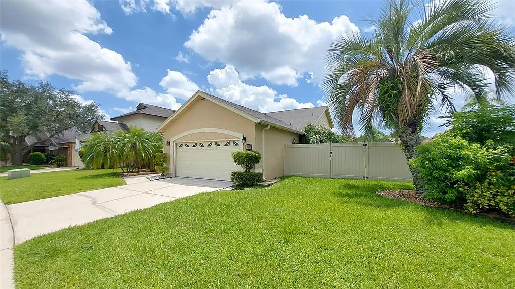3 bed, 2.0 bath, 1744 sqft, $2,700 — Photo 3