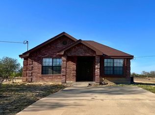 125 Cardinal St, Zapata, TX 78076