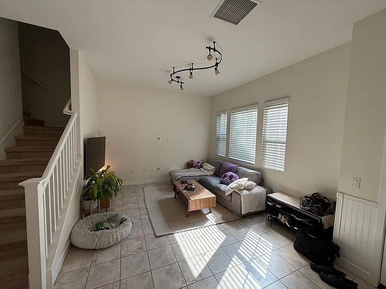 909 Brown St — Photo 4