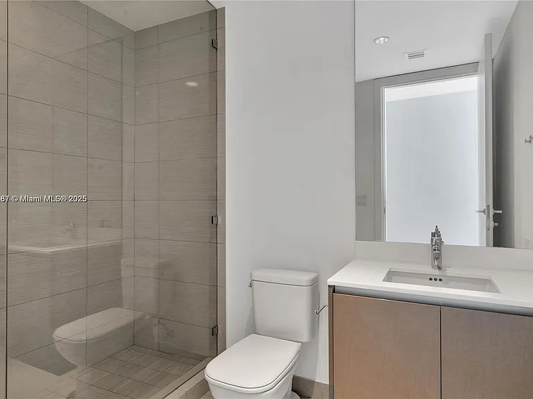3300 NE 188th St #611 — Photo 19