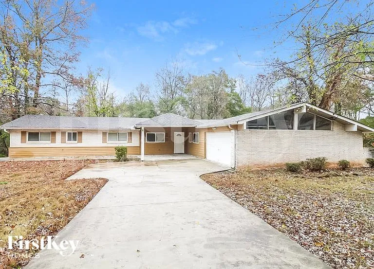 2483 Kings Park Cir — Photo 1