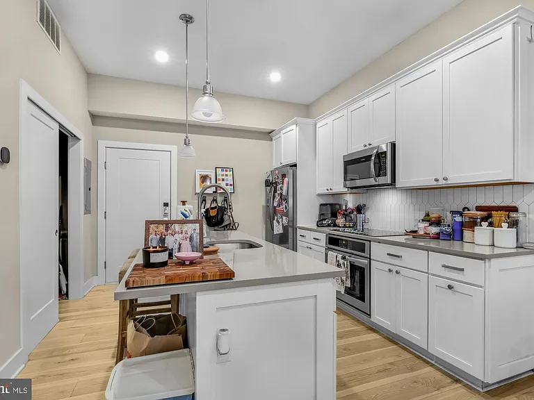 2621 Jefferson St #1R — Photo 6