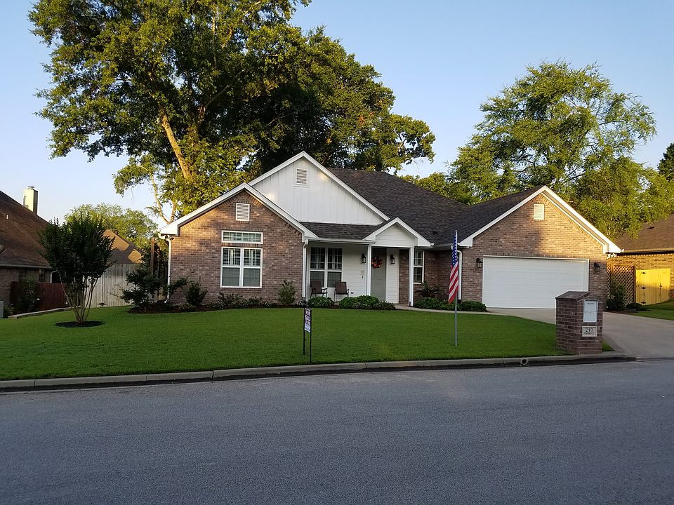   210 Pinewood in ROSEBROOK 