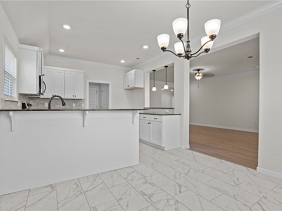 4th image of 303 Wharton St