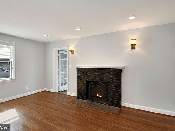 4th image of 5215 Elsmere Ave