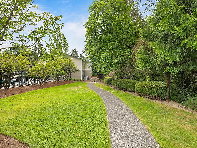 Cedar Terrace — Photo 34