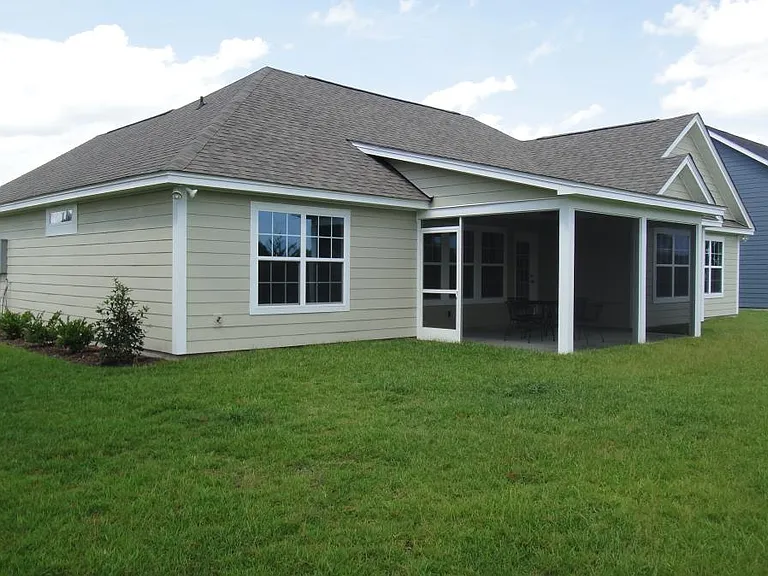 655 Uniola Dr — Photo 4
