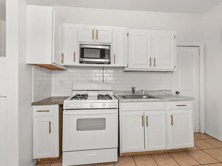 5422 S 23rd St — Photo 11