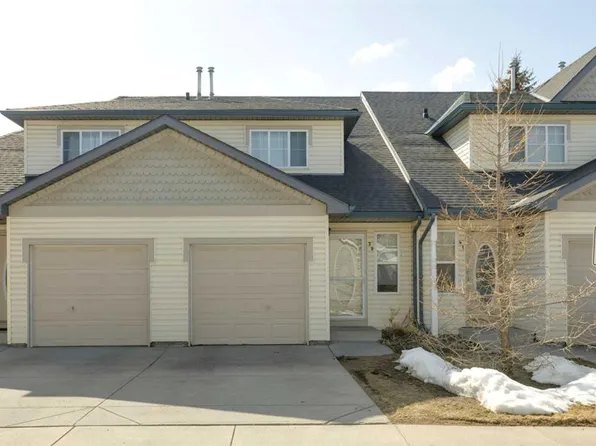 39 Country Village Cir NE, Calgary, AB T3K 5X3