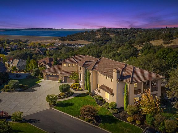2nd image of 211 Bordeaux Ct