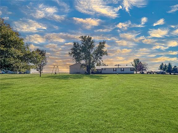 4th image of 405 E County Road 1180n