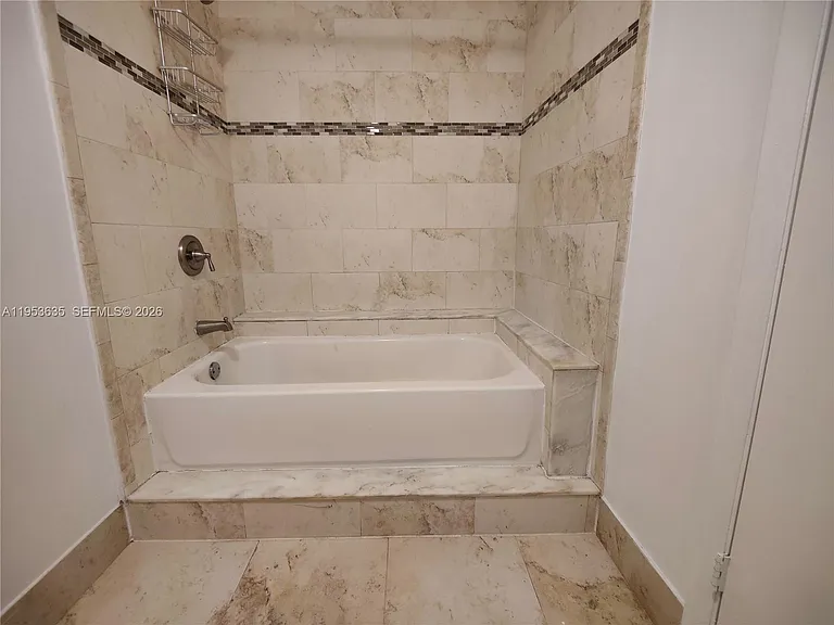 181 Wimbledon Lake Dr — Photo 22