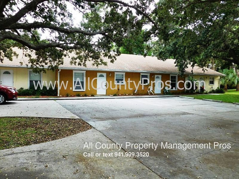 1st image of 910 Royal Palm Dr