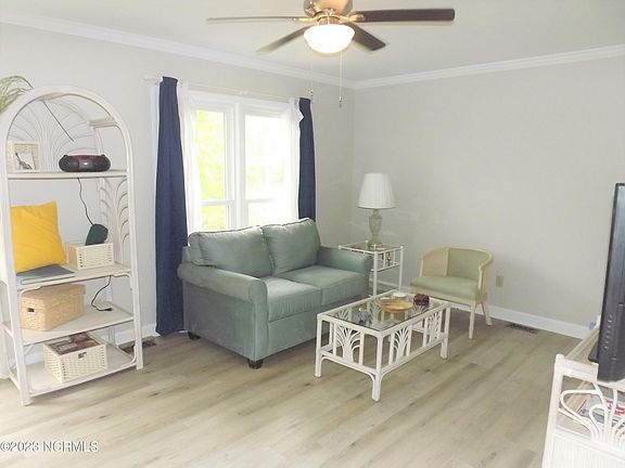 5th image of 208 NE 36th Street