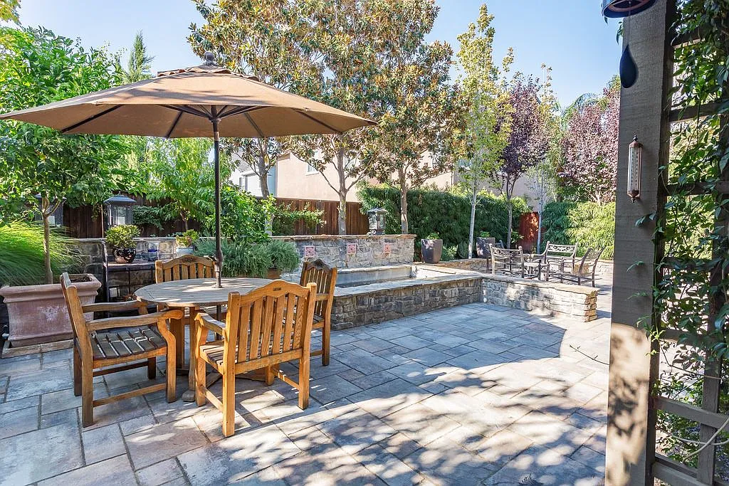 4 bed, 3142 sqft, $3,500 — Photo 3