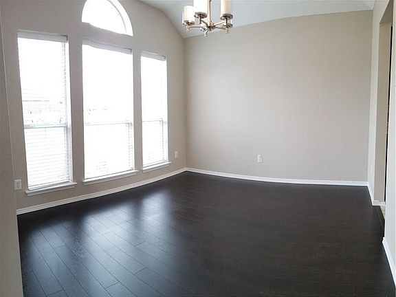 5th image of 1201 Mockingbird Ln