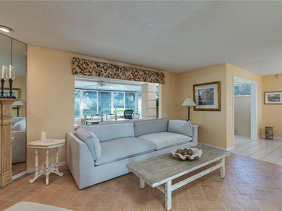 3rd image of 1402 Coral Oak Ln #0