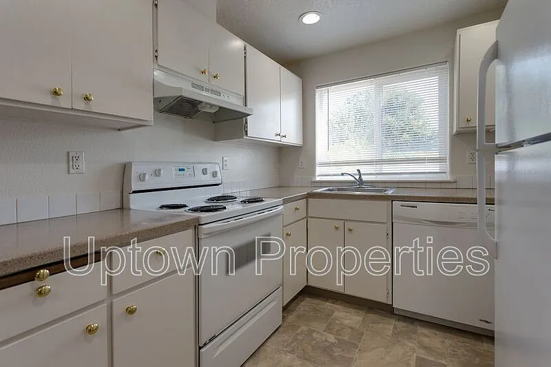 2 bed, 1.5 bath, 1000 sqft, $1,595 — Photo 4