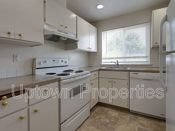 4th image of 228 SE 106th Ave APT A