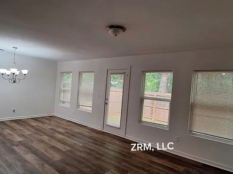 315 Crestfield Cir — Photo 5