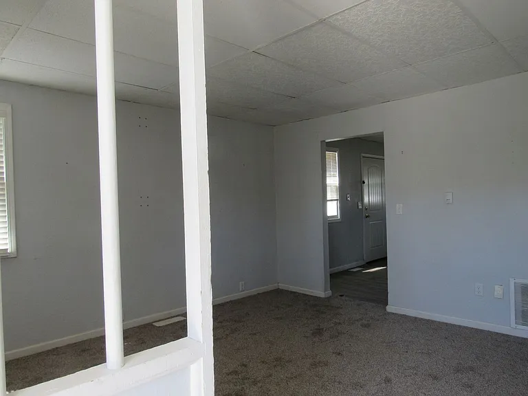 2 Bed 1 Bath in Triplex — Photo 5