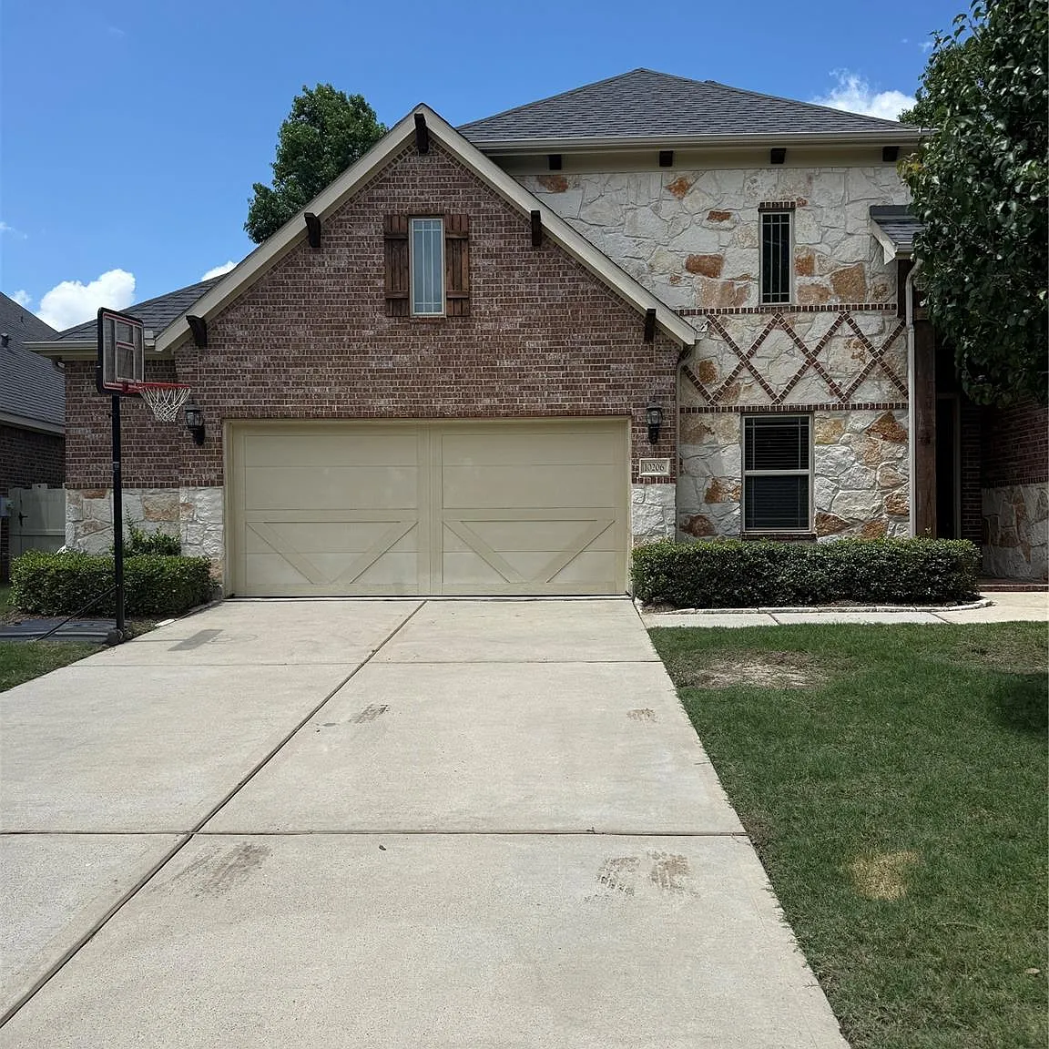 4 bed, 3.0 bath, 3032 sqft, $3,000 — Photo 1