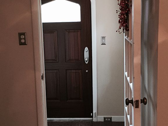 4th image of 4019 Parkway Dr