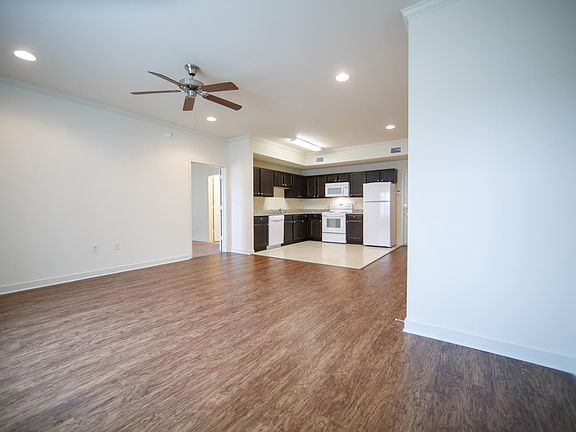 3rd image of 510 12th St APT 101