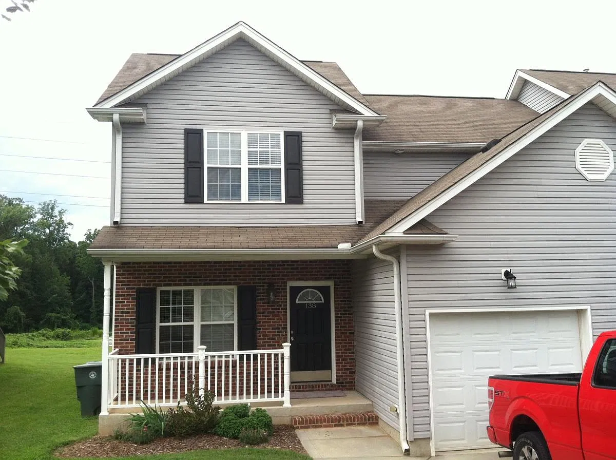 3 bed, 2.5 bath, 1300 sqft, $1,850 — Photo 2