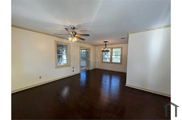 Building Photo - 842 Evangeline Pl