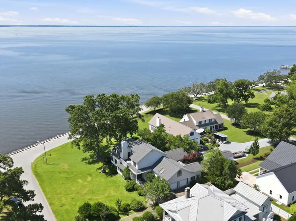 903 South Avenue, Oriental, NC 28571