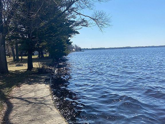 5th image of 1103 E Lake Mitchell Dr