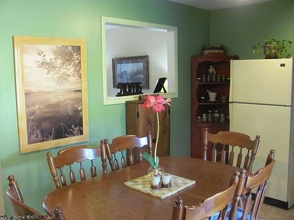 5th image of 70 Eastgate Dr